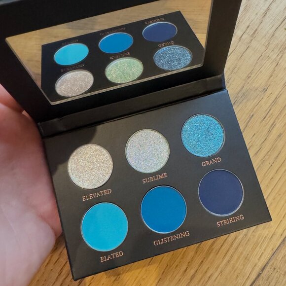 Glaminatrix Cosmetics Elevated Eyes eyeshadow palette - Picture 2 of 5